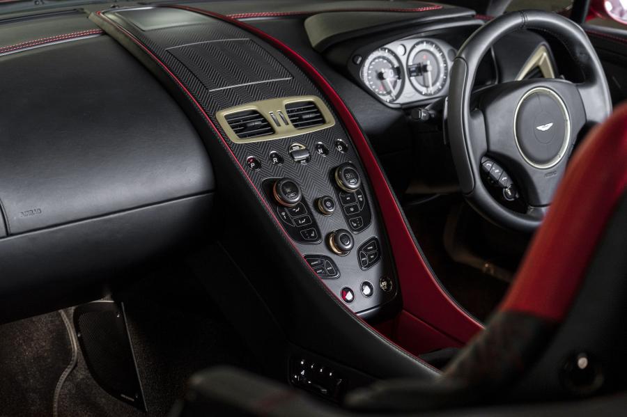 Торпедо Aston Martin Vanquish Zagato Speedster 2018 года  (UK) (фото 24 из 52)